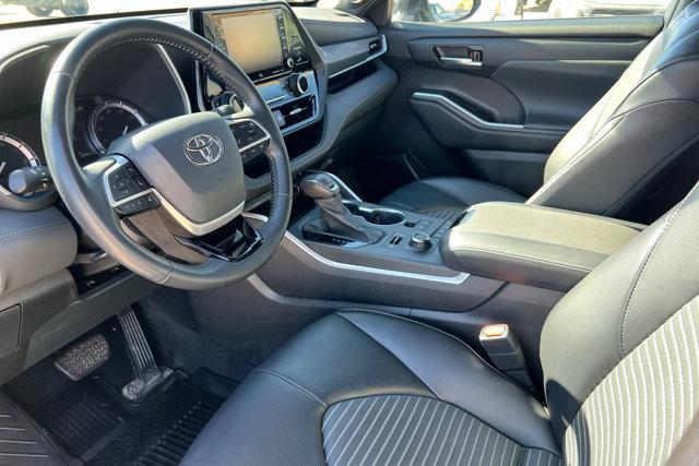 used 2022 Toyota Highlander car, priced at $35,870