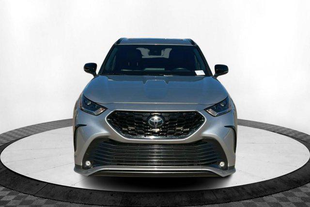 used 2022 Toyota Highlander car, priced at $35,870