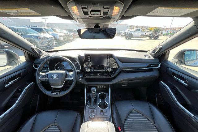 used 2022 Toyota Highlander car, priced at $35,870