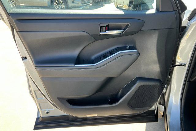 used 2022 Toyota Highlander car, priced at $35,870