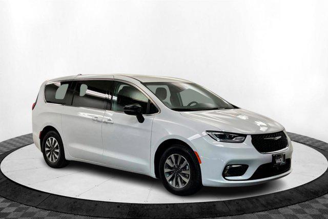 used 2024 Chrysler Pacifica Hybrid car, priced at $33,172