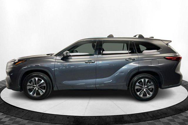 used 2021 Toyota Highlander Hybrid car, priced at $30,992
