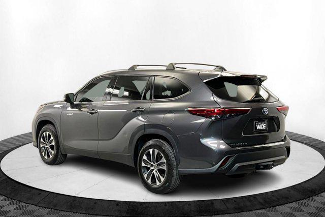 used 2021 Toyota Highlander Hybrid car, priced at $30,992