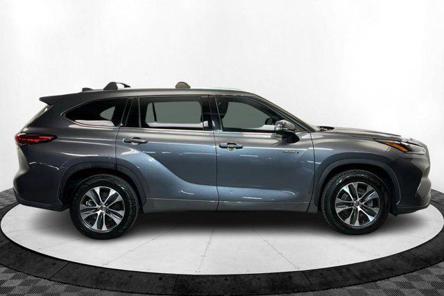 used 2021 Toyota Highlander Hybrid car, priced at $30,992