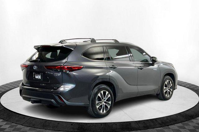 used 2021 Toyota Highlander Hybrid car, priced at $30,992