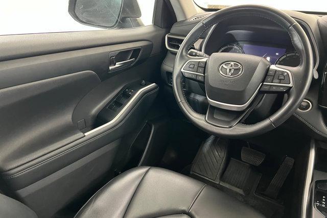 used 2024 Toyota Highlander car, priced at $43,491