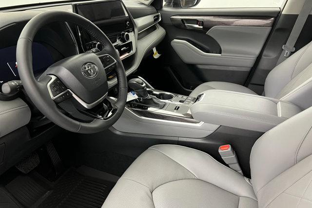 new 2025 Toyota Highlander Hybrid car, priced at $57,457