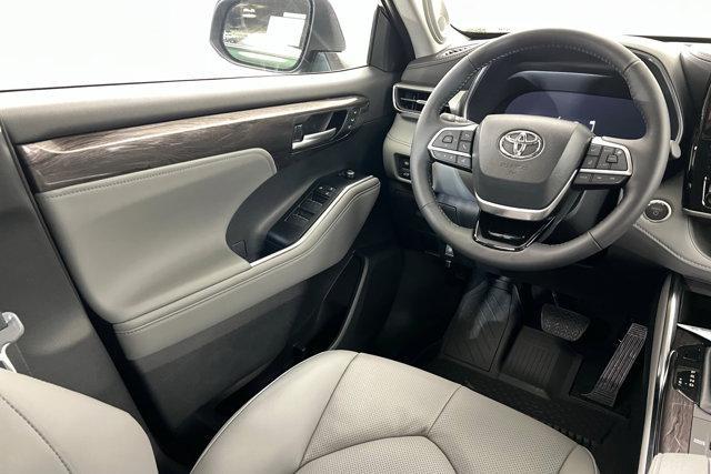 new 2025 Toyota Highlander Hybrid car, priced at $57,457