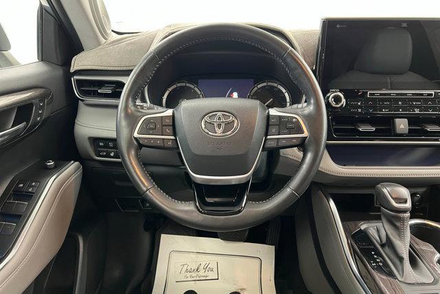 used 2022 Toyota Highlander car, priced at $36,698
