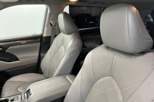 used 2022 Toyota Highlander car, priced at $36,698