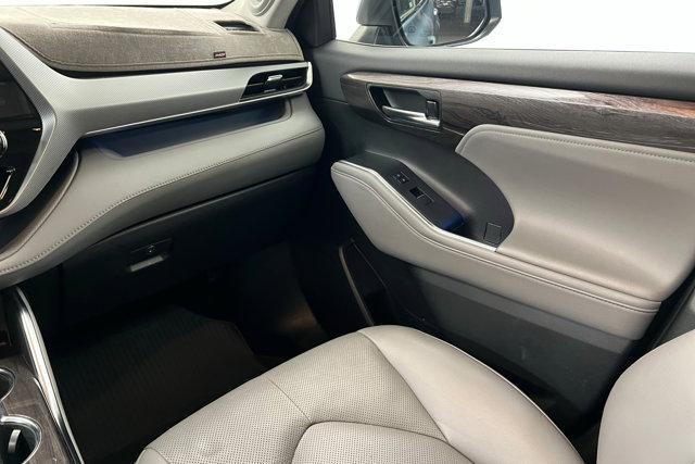 used 2022 Toyota Highlander car, priced at $36,698