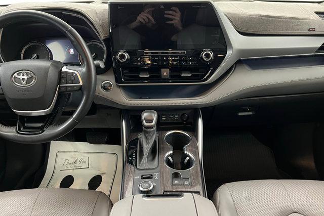 used 2022 Toyota Highlander car, priced at $36,698