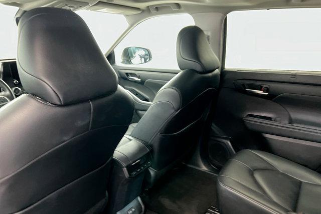 used 2023 Toyota Highlander car, priced at $39,998