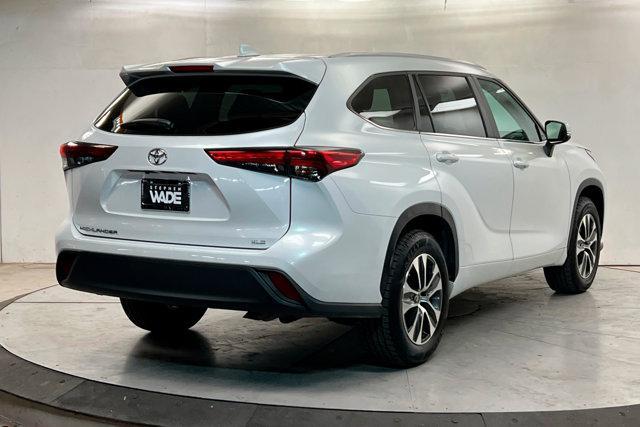 used 2023 Toyota Highlander car, priced at $39,998