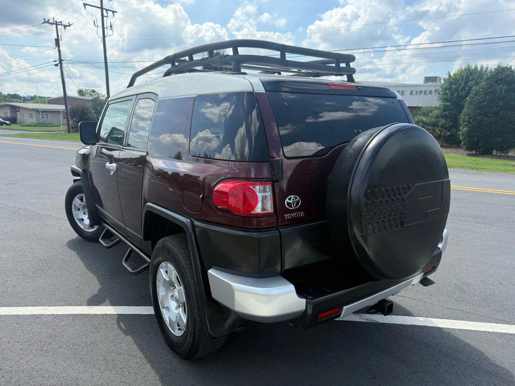 used 2007 Toyota FJ Cruiser car, priced at $13,499