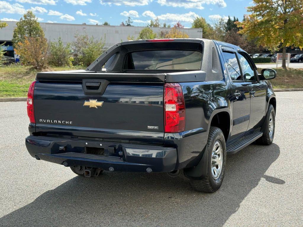 used 2007 Chevrolet Avalanche car, priced at $9,499