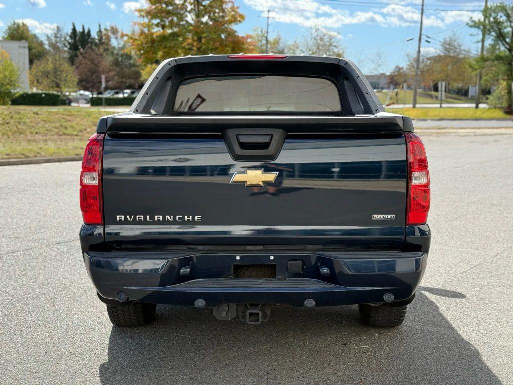 used 2007 Chevrolet Avalanche car, priced at $9,499