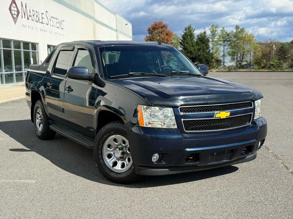 used 2007 Chevrolet Avalanche car, priced at $9,499