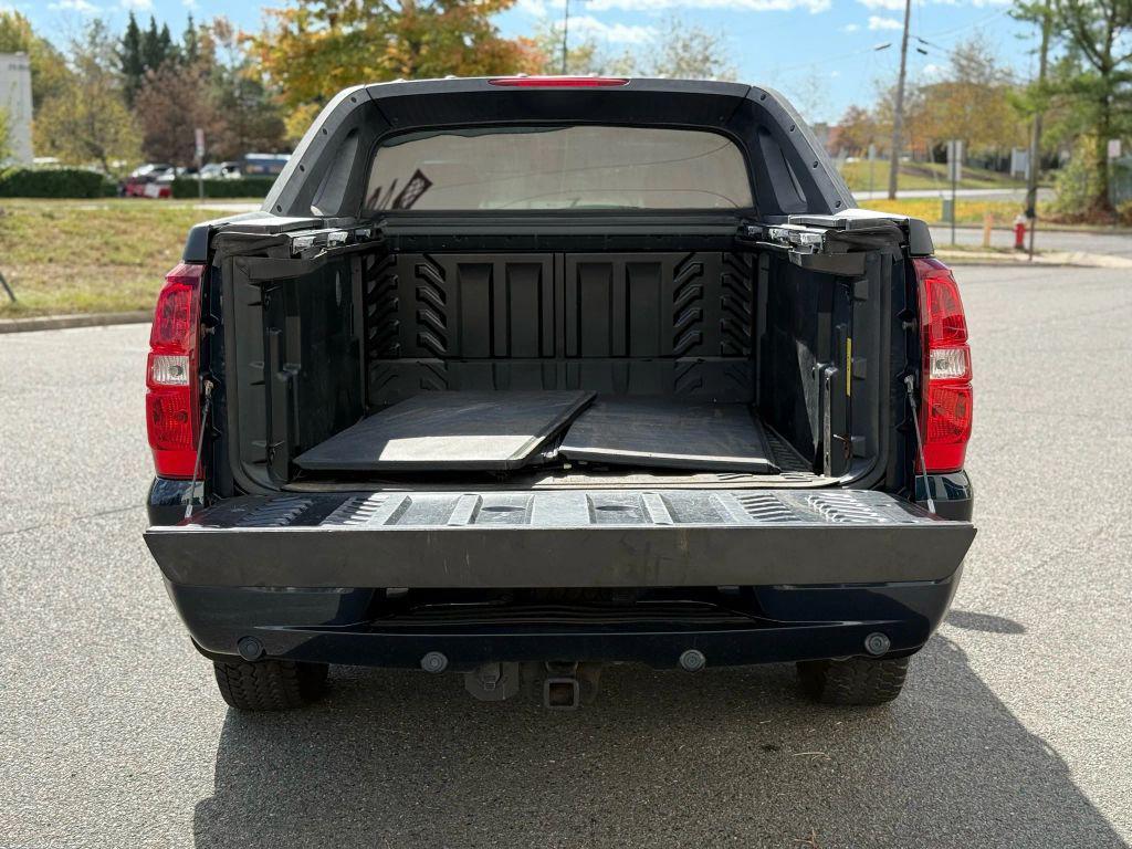 used 2007 Chevrolet Avalanche car, priced at $9,499