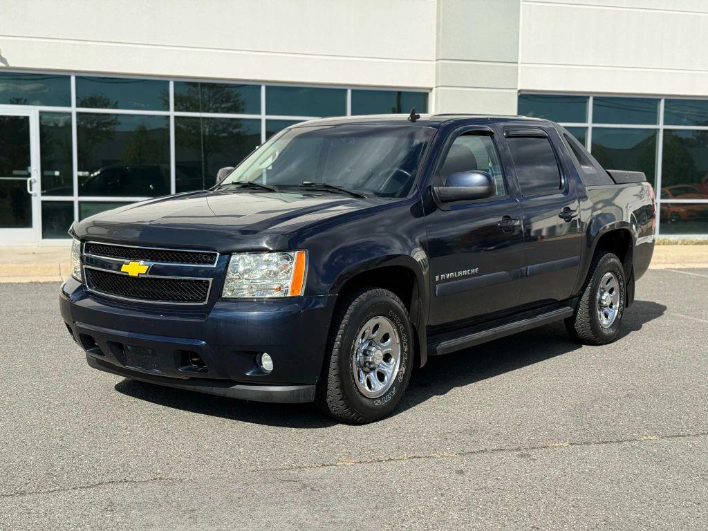 used 2007 Chevrolet Avalanche car, priced at $9,499