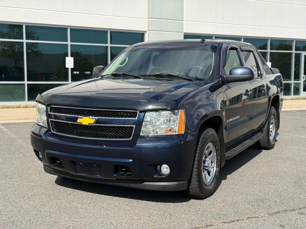 used 2007 Chevrolet Avalanche car, priced at $9,499