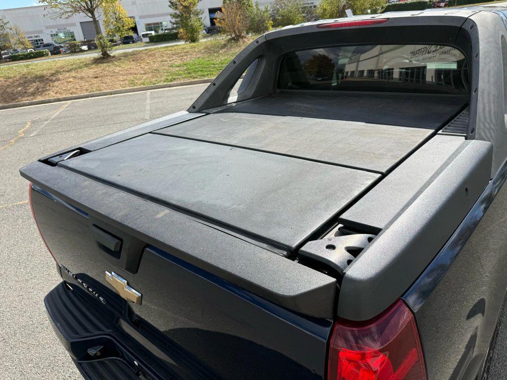 used 2007 Chevrolet Avalanche car, priced at $9,499