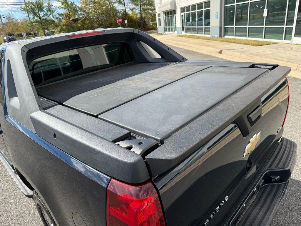 used 2007 Chevrolet Avalanche car, priced at $9,499