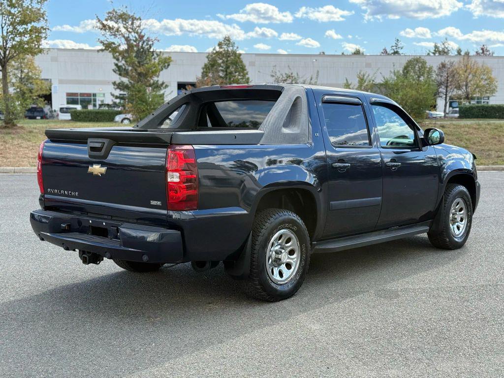 used 2007 Chevrolet Avalanche car, priced at $9,499
