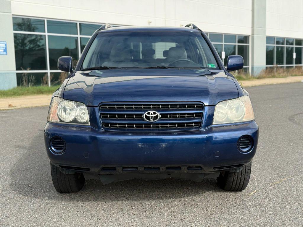 used 2002 Toyota Highlander car, priced at $4,999