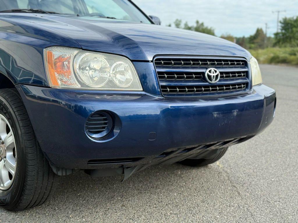 used 2002 Toyota Highlander car, priced at $4,999
