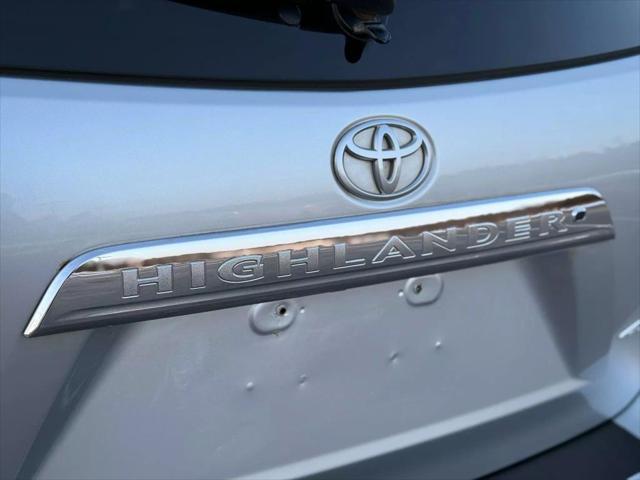 used 2012 Toyota Highlander car, priced at $9,999