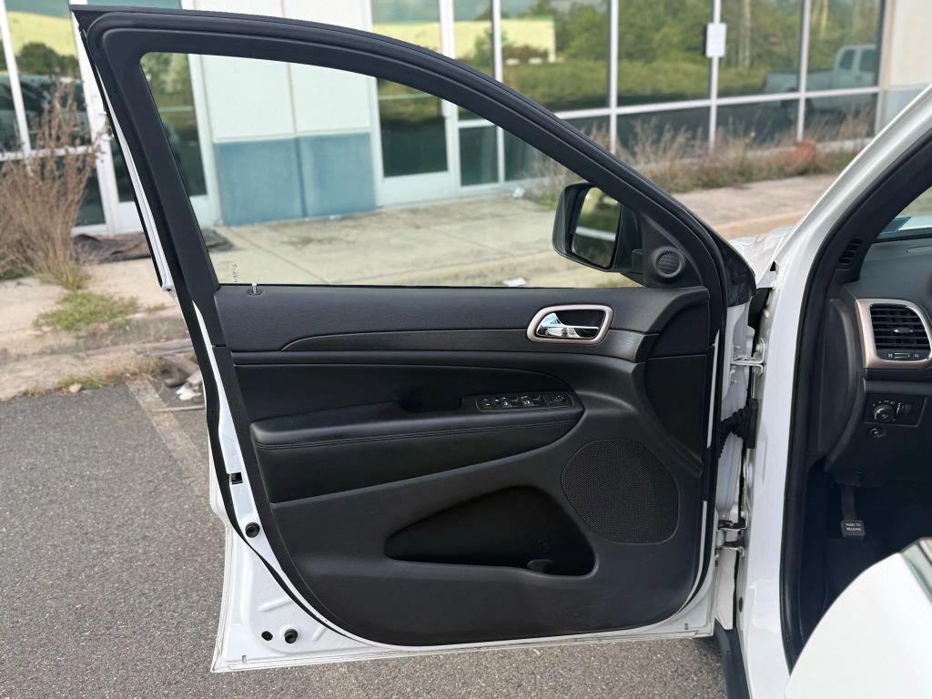 used 2015 Jeep Grand Cherokee car, priced at $6,999