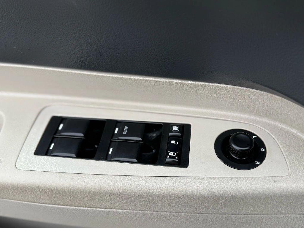 used 2007 Chrysler 300 car, priced at $5,499