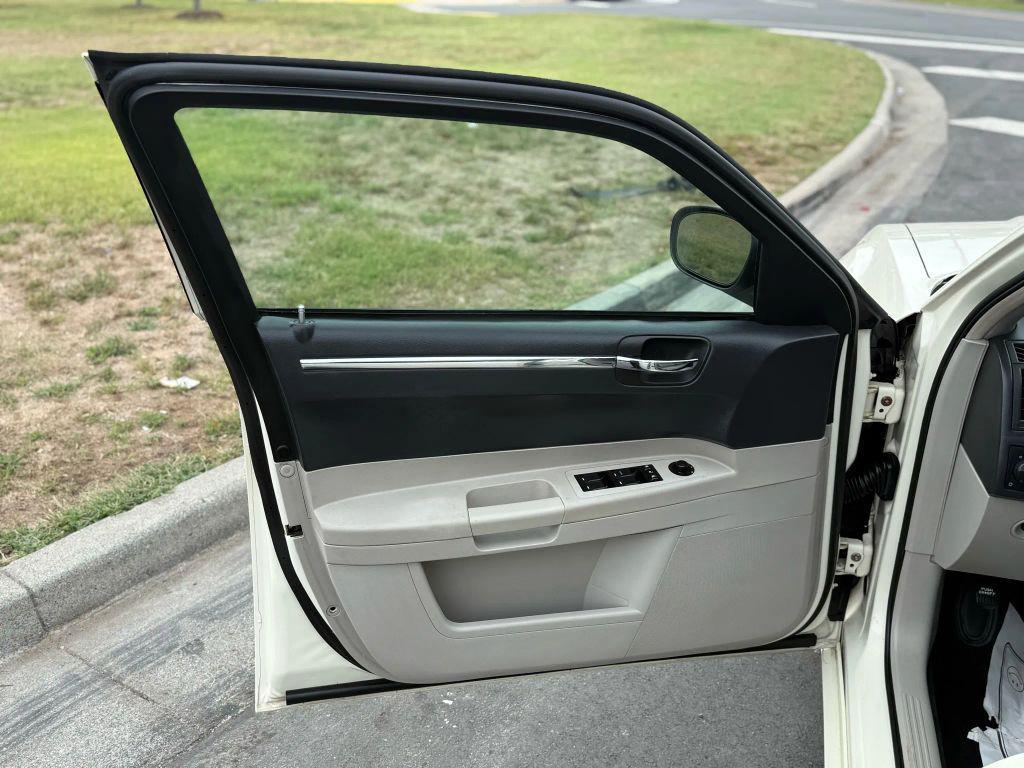 used 2007 Chrysler 300 car, priced at $5,499