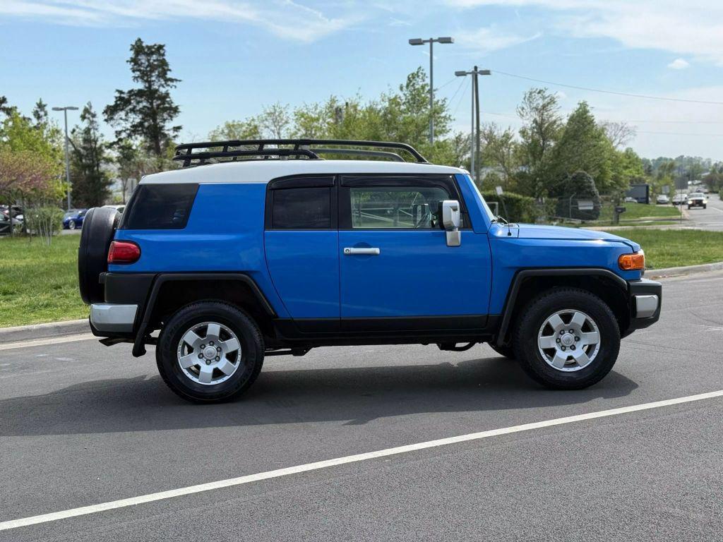 used 2007 Toyota FJ Cruiser car, priced at $12,999