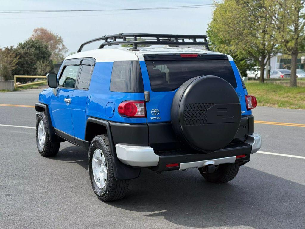 used 2007 Toyota FJ Cruiser car, priced at $12,999