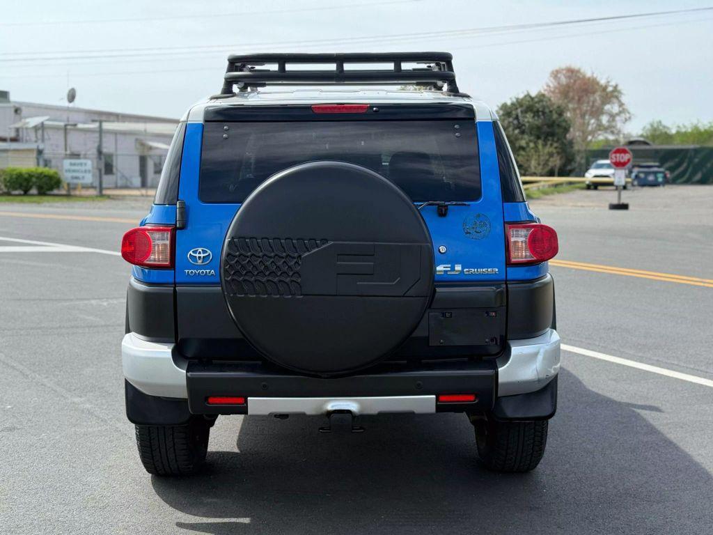 used 2007 Toyota FJ Cruiser car, priced at $12,999