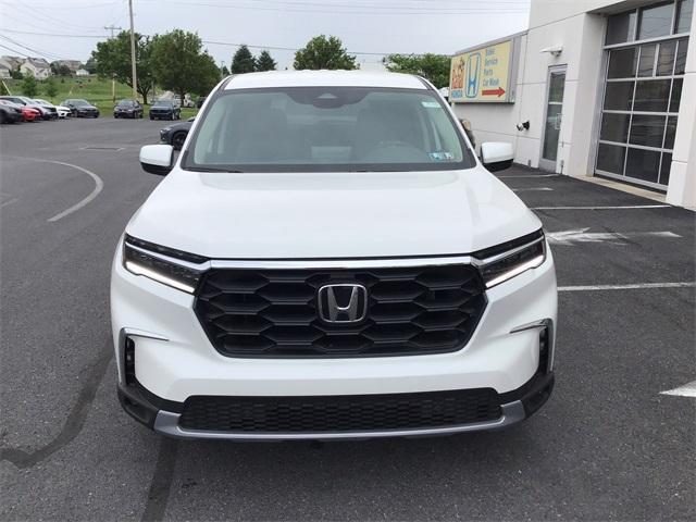 new 2025 Honda Pilot car, priced at $48,280