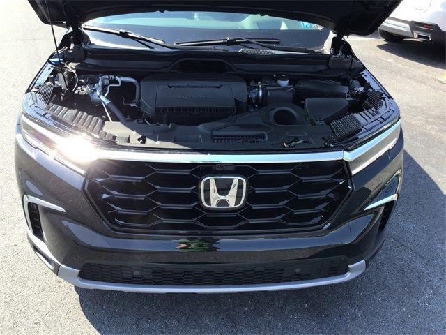 new 2025 Honda Pilot car, priced at $54,575