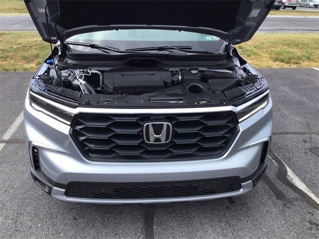 new 2025 Honda Pilot car, priced at $47,095