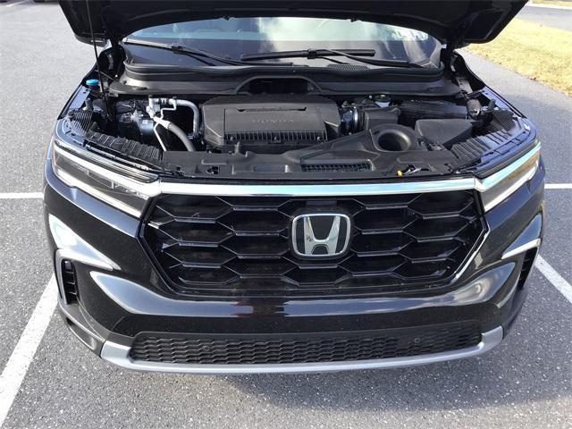 new 2025 Honda Pilot car, priced at $53,845