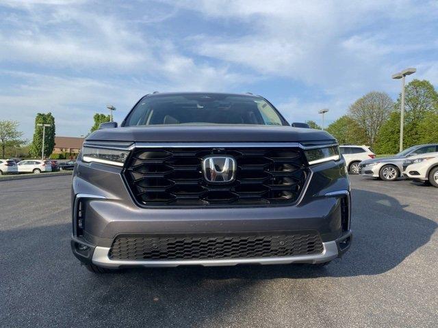 new 2025 Honda Pilot car, priced at $54,575