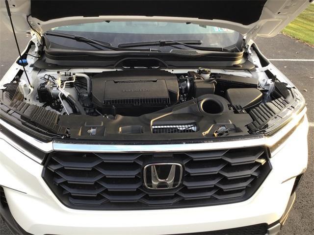 new 2025 Honda Pilot car, priced at $47,550