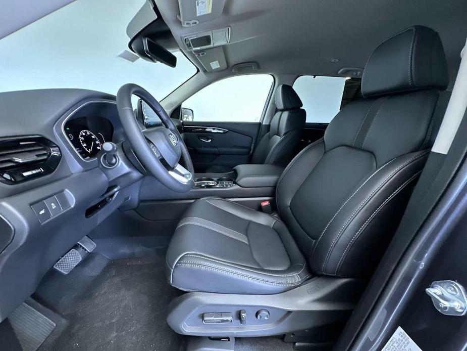 new 2025 Honda Pilot car, priced at $42,295