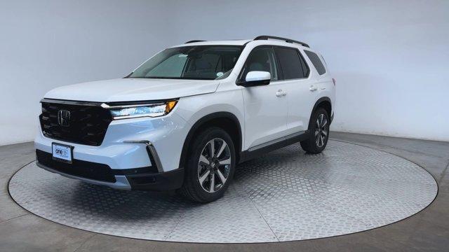 new 2025 Honda Pilot car, priced at $49,305