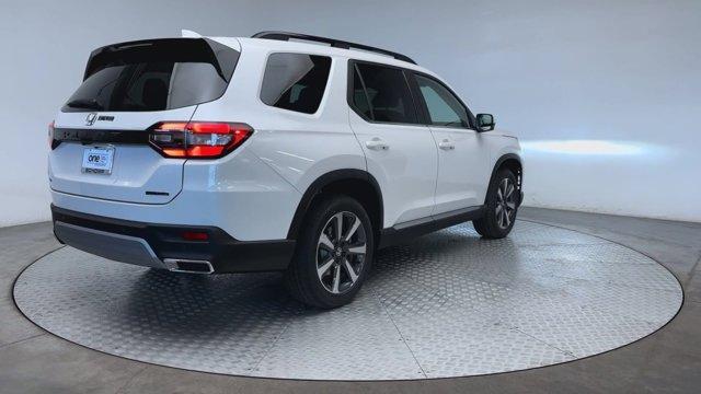 new 2025 Honda Pilot car, priced at $49,305