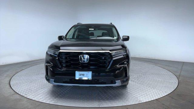 new 2025 Honda Pilot car, priced at $53,175