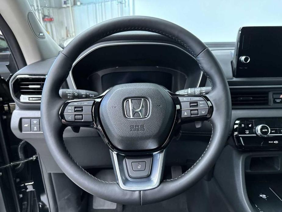 new 2025 Honda Pilot car, priced at $52,375