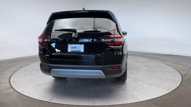 new 2025 Honda Pilot car, priced at $47,250