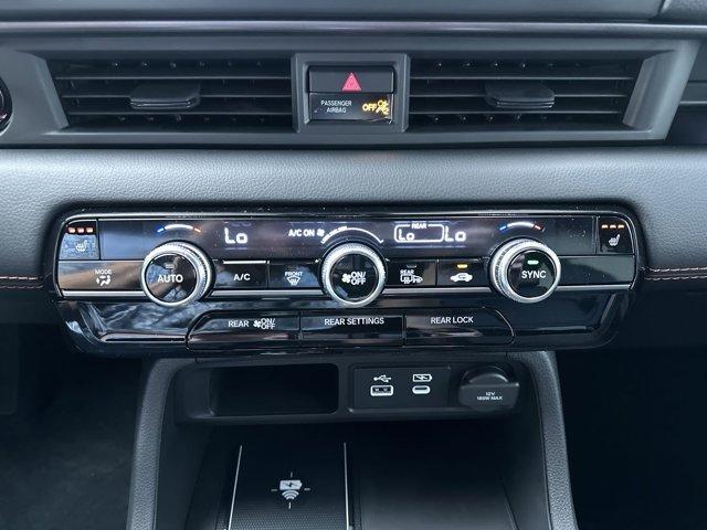 new 2025 Honda Pilot car, priced at $49,550